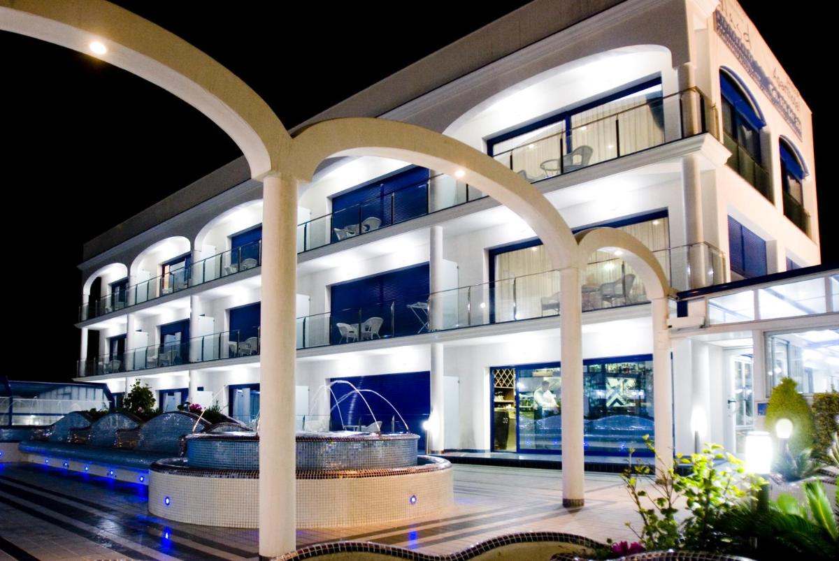 Edificio en el que se encuentra el apartahotel