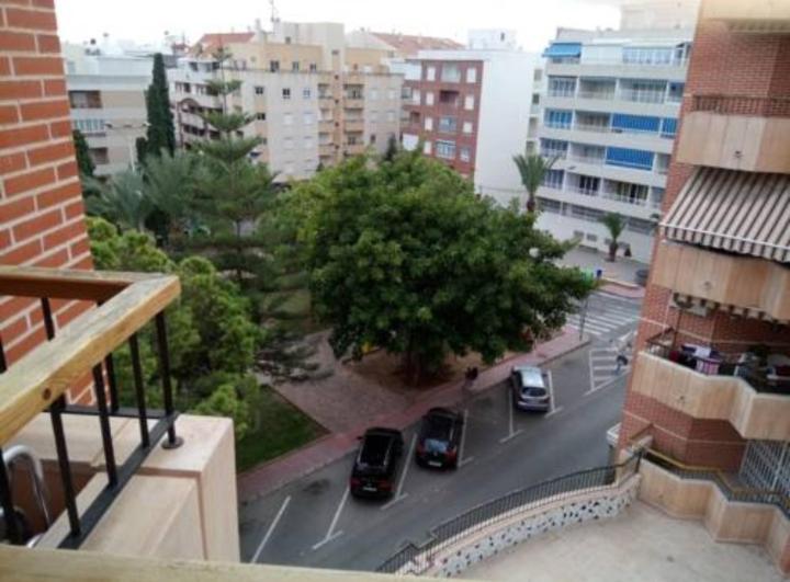 AMAZING SUNNY FLAT WITH BALCONY POOL two MINS FROM THE BEACH - Housity