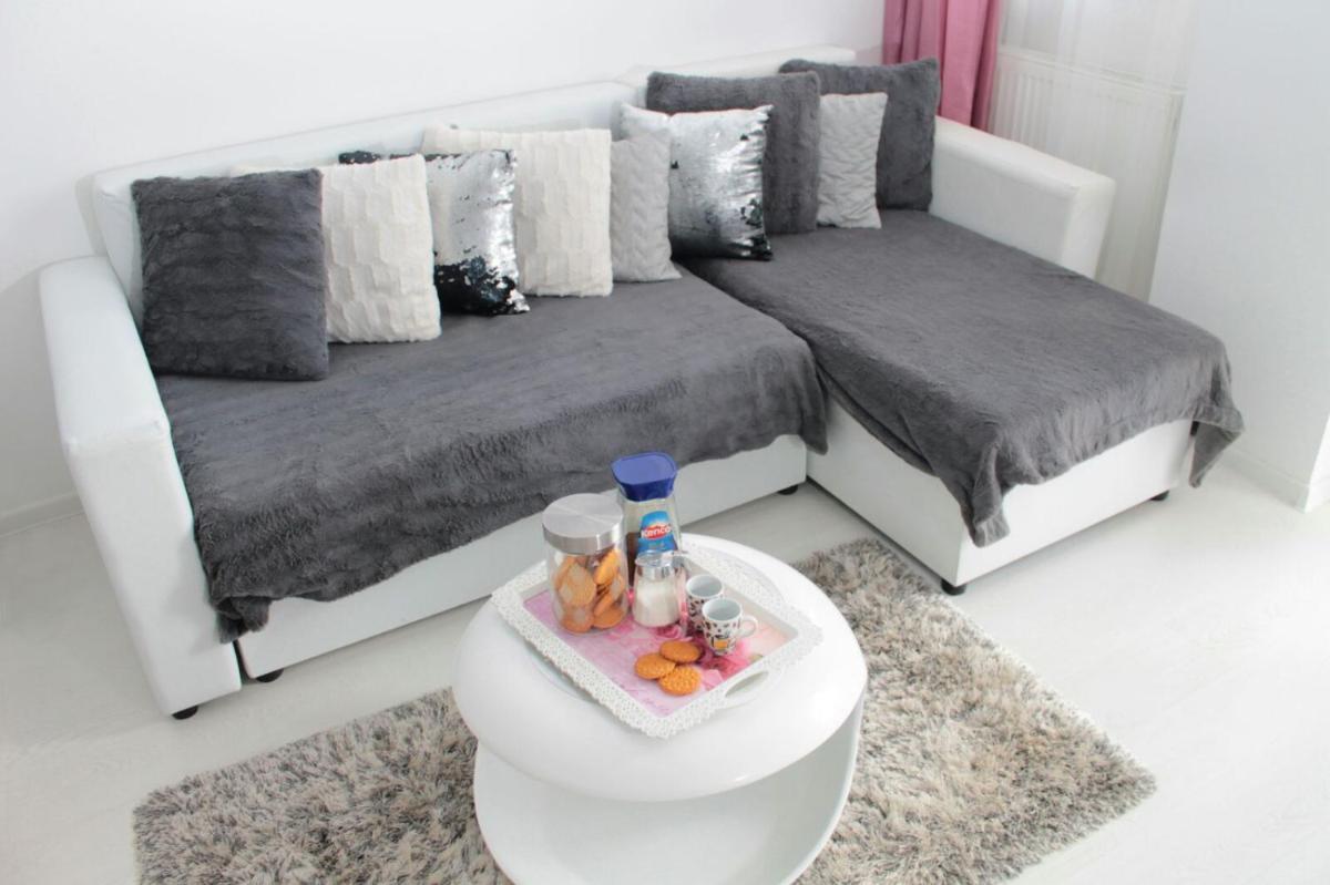 White Luxury Apartment - Housity