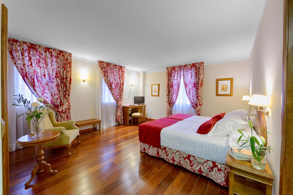 Cama o camas de una habitación en AZZ Peñafiel Las Claras Hotel & Spa