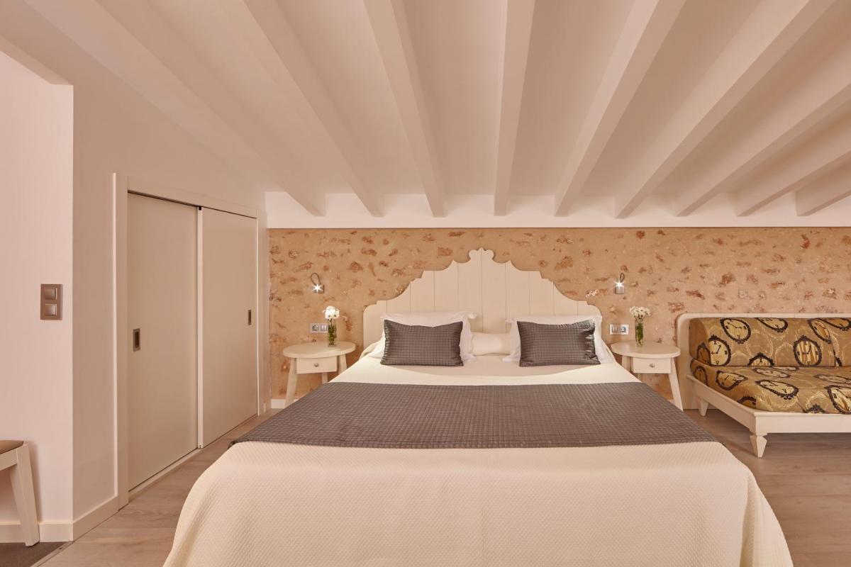 Cama o camas de una habitación en Bennoc Petit Hotel - Only Adults