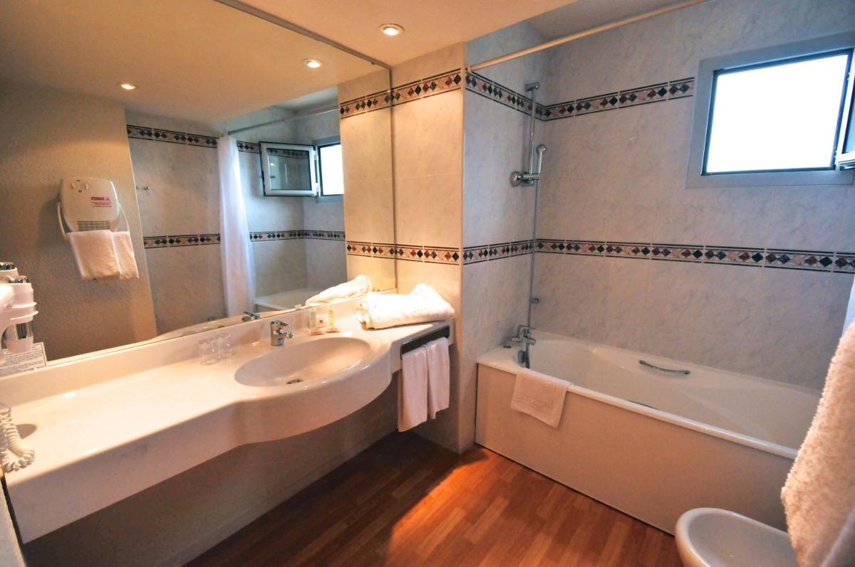 Salle de bains dans l'établissement Best Western Hotel Sourcéo