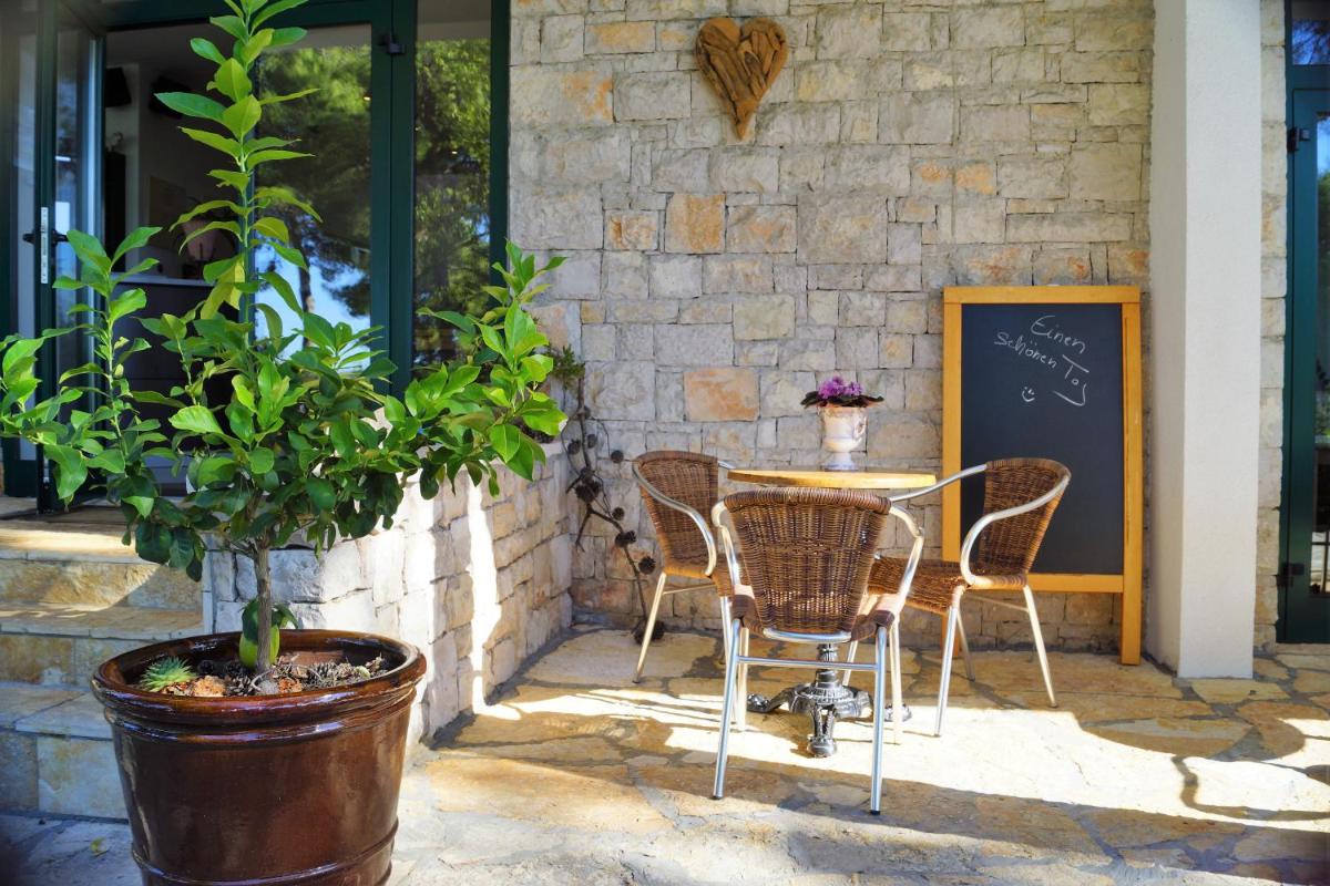 Kleine Hexe B&B Pension - Housity
