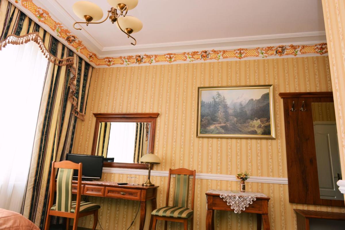 Hotel Książę Poniatowski - Housity