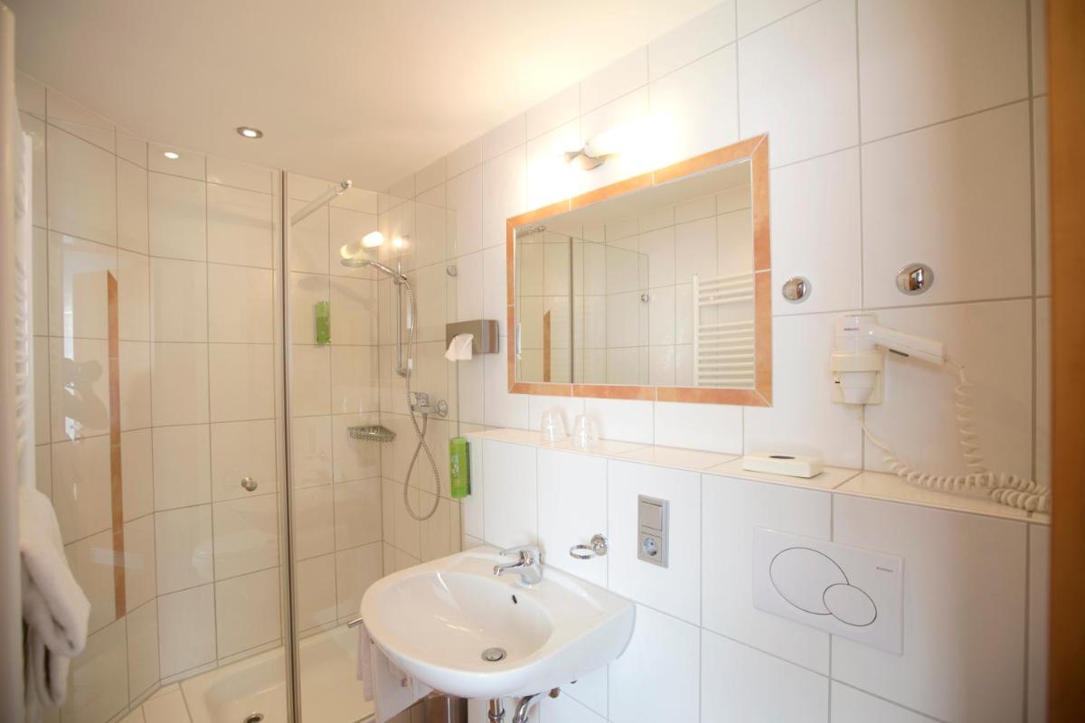 Neumaiers Hirsch -Gasthof und Landhotel - Housity