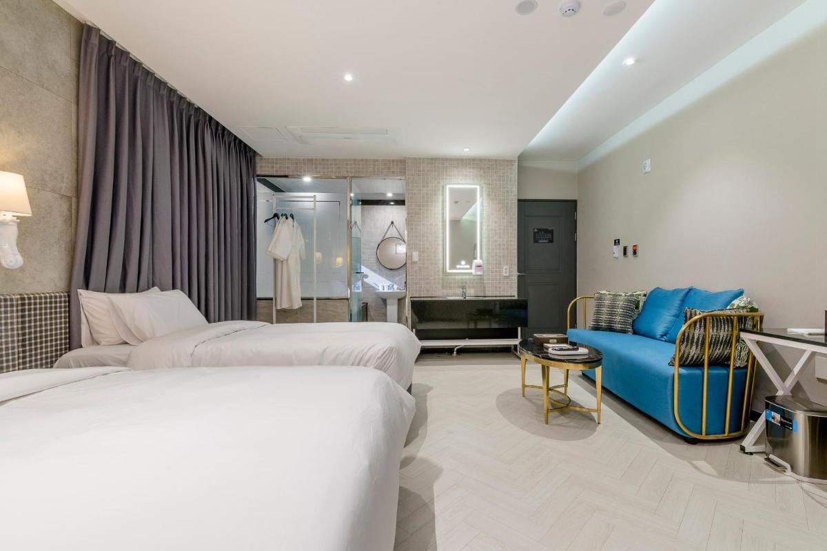 Air Sky Hotel - Housity