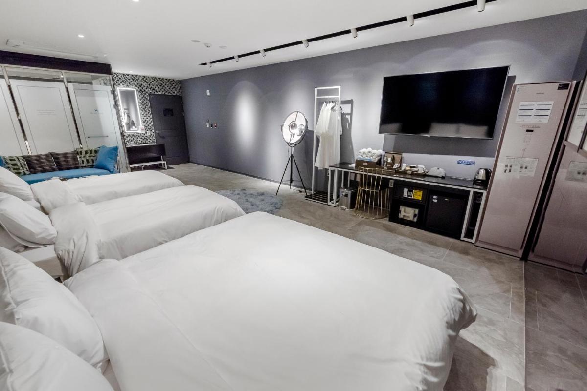 Air Sky Hotel - Housity