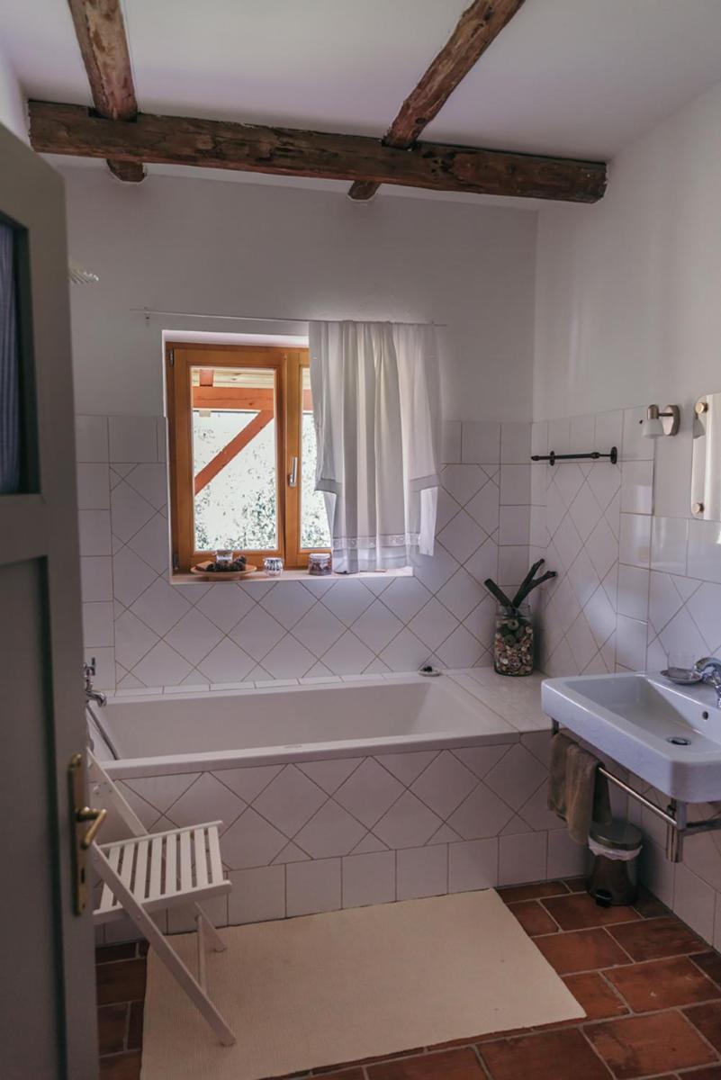 Mala Kmetija - Housity