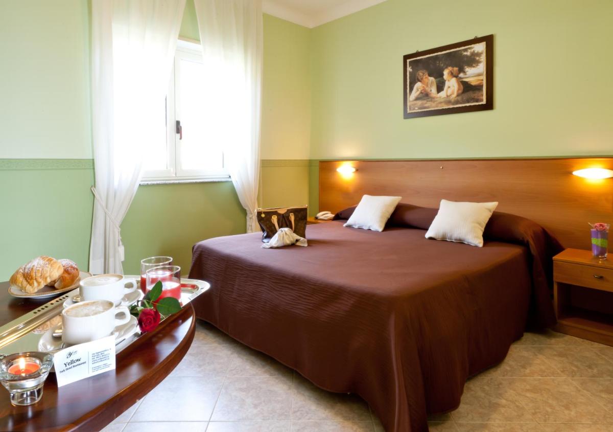 Yellow Park Hotel - Housity