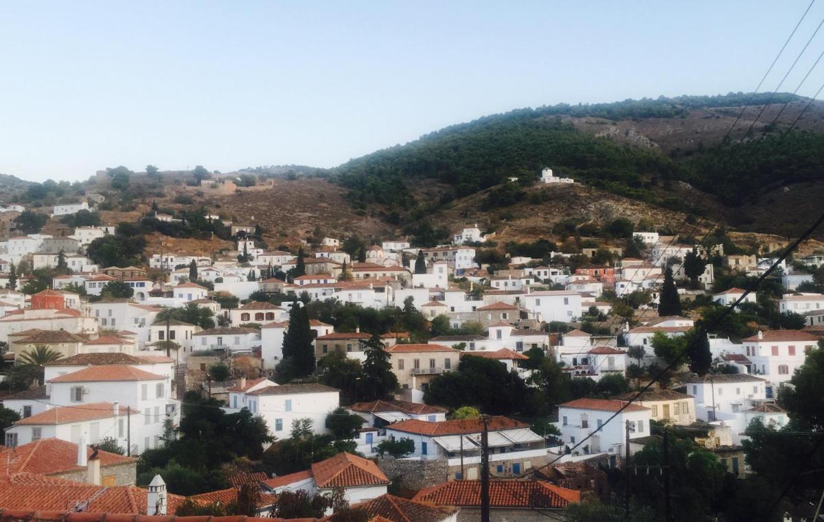 Angeliko's Vourgaris stone house - Housity