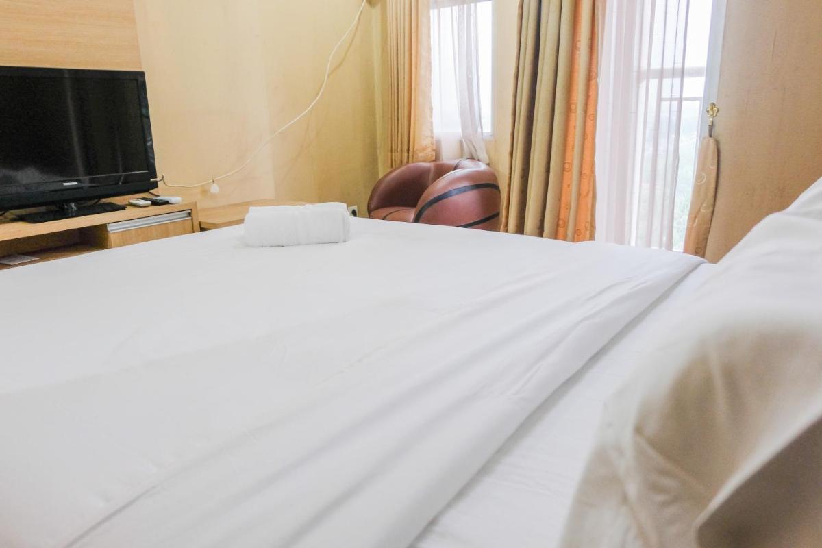Minimalist Studio Room Great Western Resort Apartment By Travelio - Housity