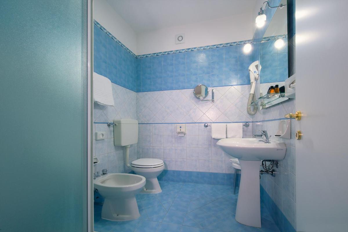 CDH Hotel Modena - Hizvo