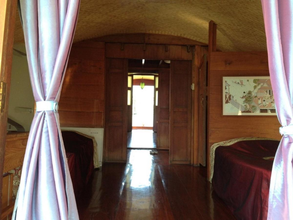Ayothaya Riverside House - Housity