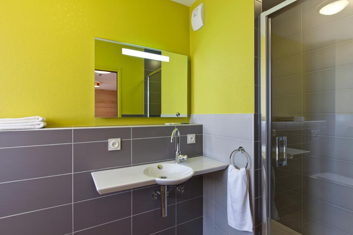 Logis Hôtel LBB - les 2 lacs - Housity