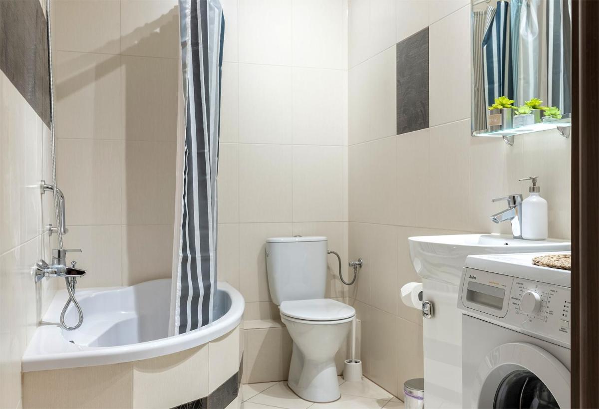 Top Floor Apartment - Housity