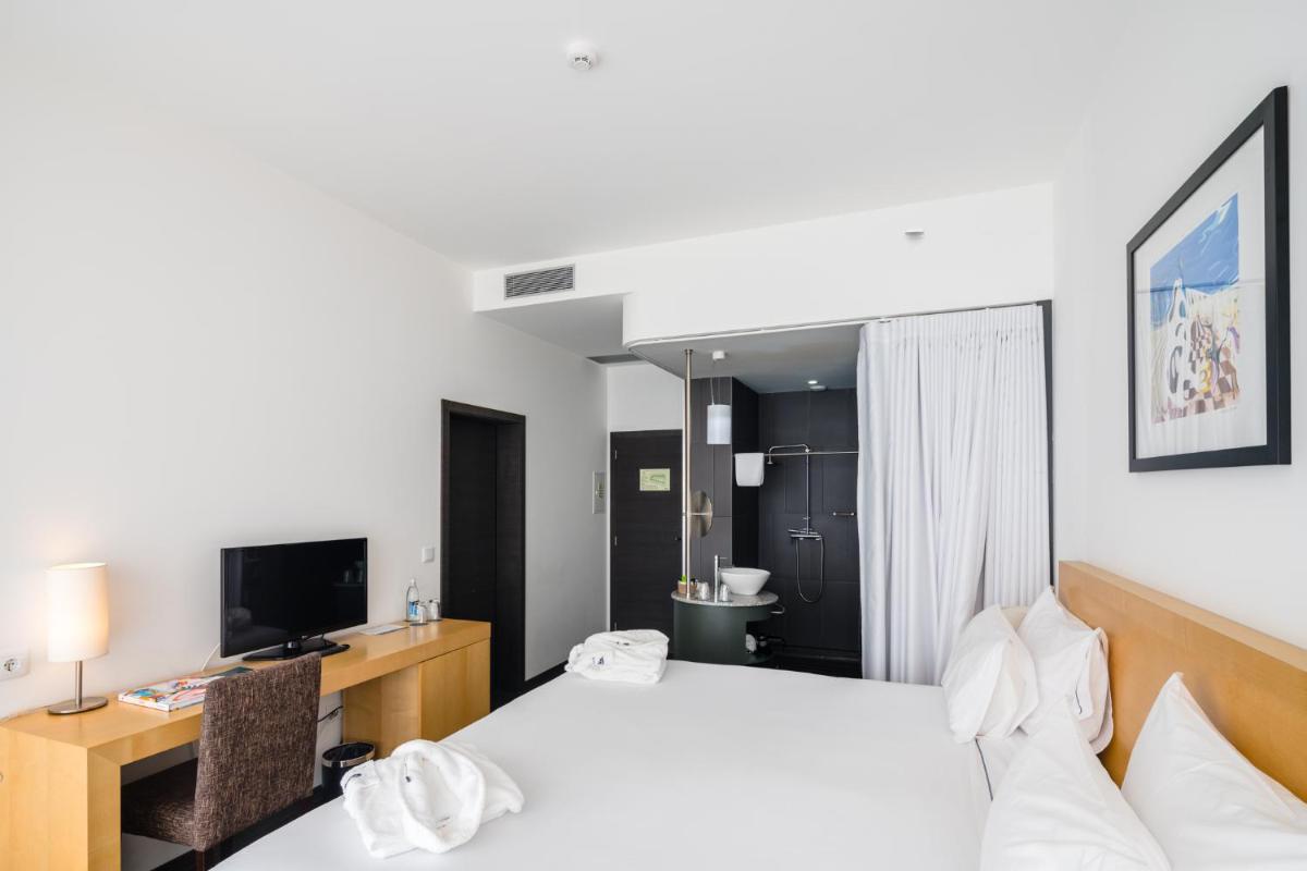 Uma cama ou camas num quarto em Boticas Hotel Art & SPA