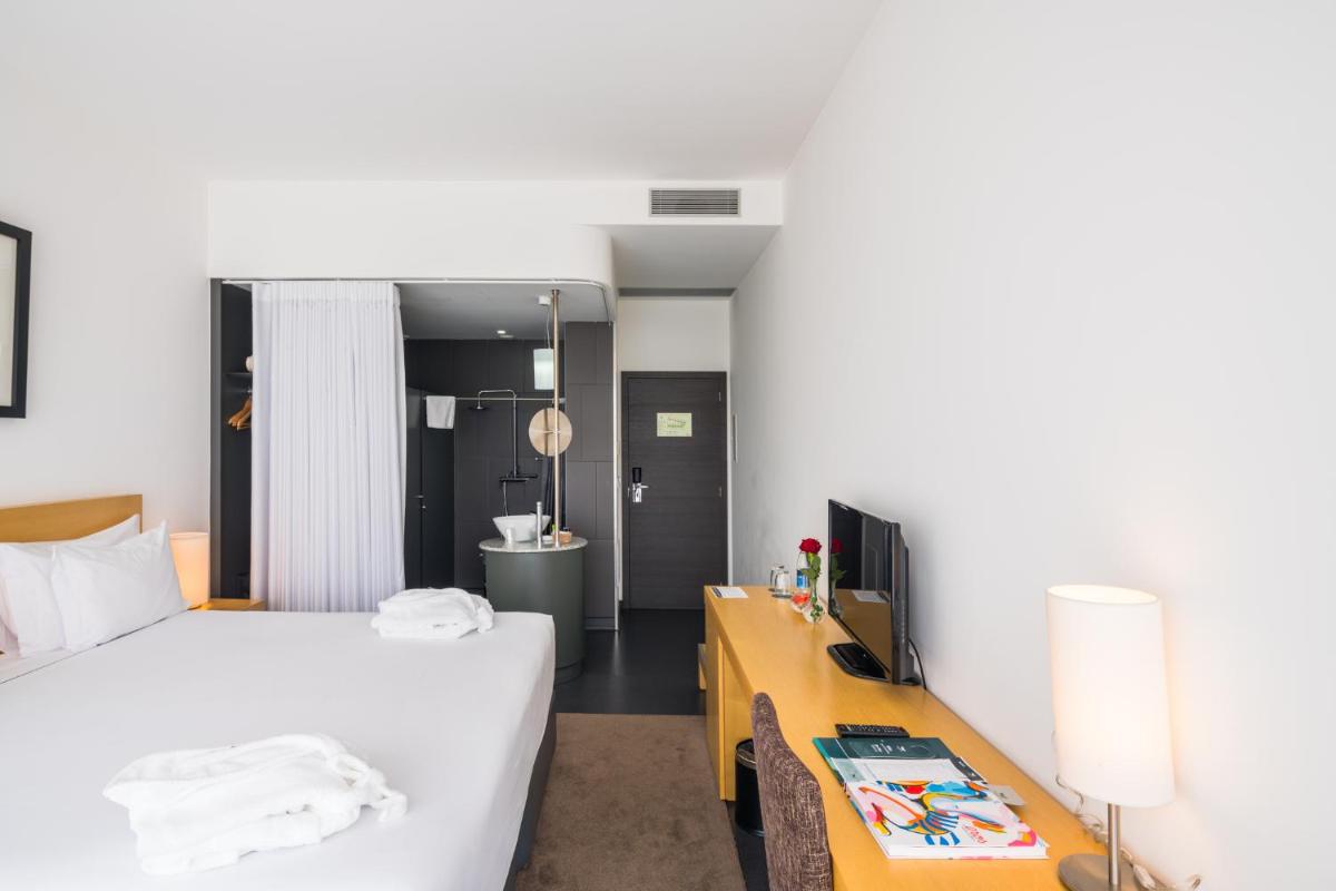Uma cama ou camas num quarto em Boticas Hotel Art & SPA