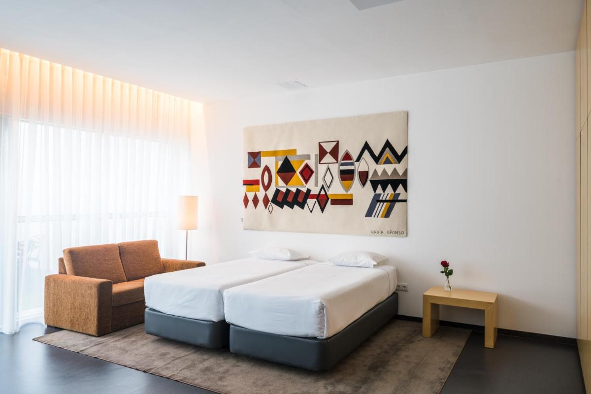 Uma cama ou camas num quarto em Boticas Hotel Art & SPA