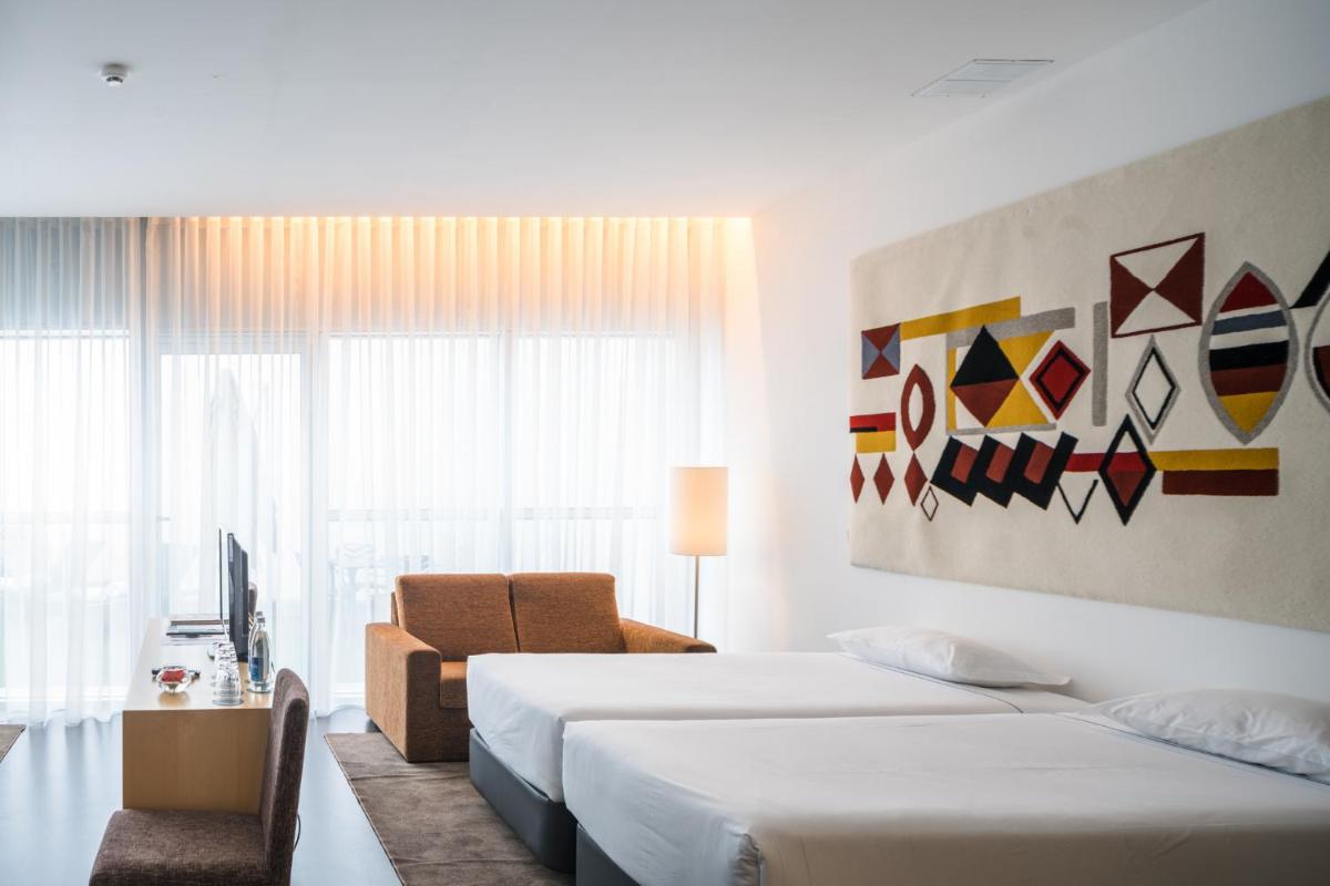 Uma cama ou camas num quarto em Boticas Hotel Art & SPA