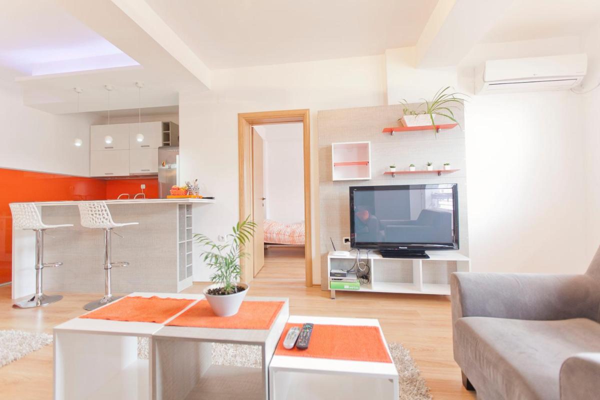 Orange Apartment - Housity