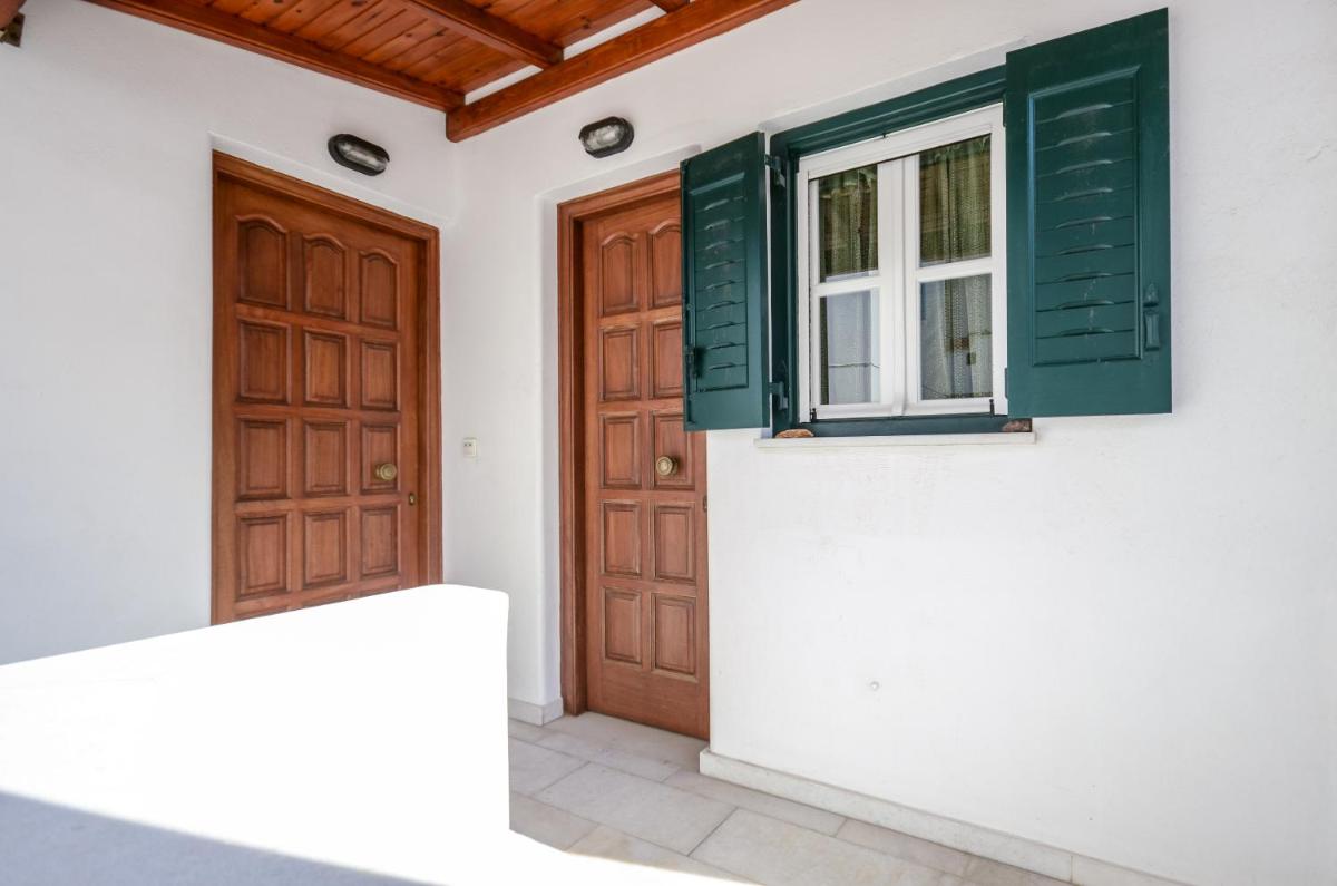 NAXOS HOUSE - Housity