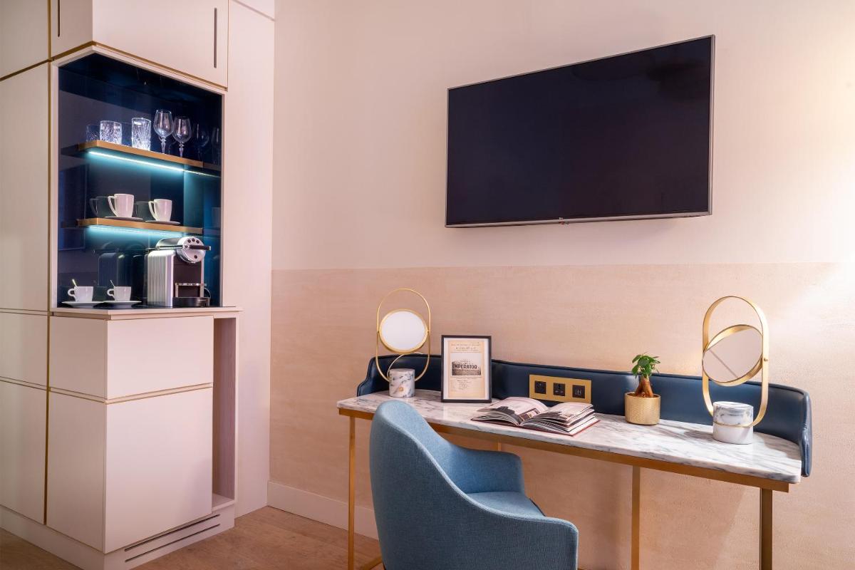 Télévision ou salle de divertissement dans l'établissement Maison Albar Hotels L’Imperator