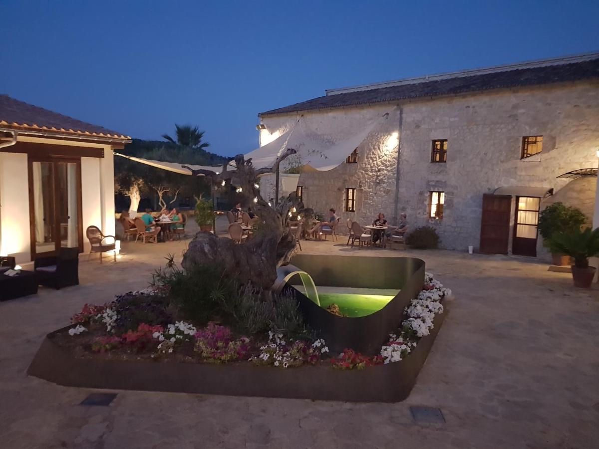 Jardín al aire libre en Monnaber Nou Finca Hotel & Spa
