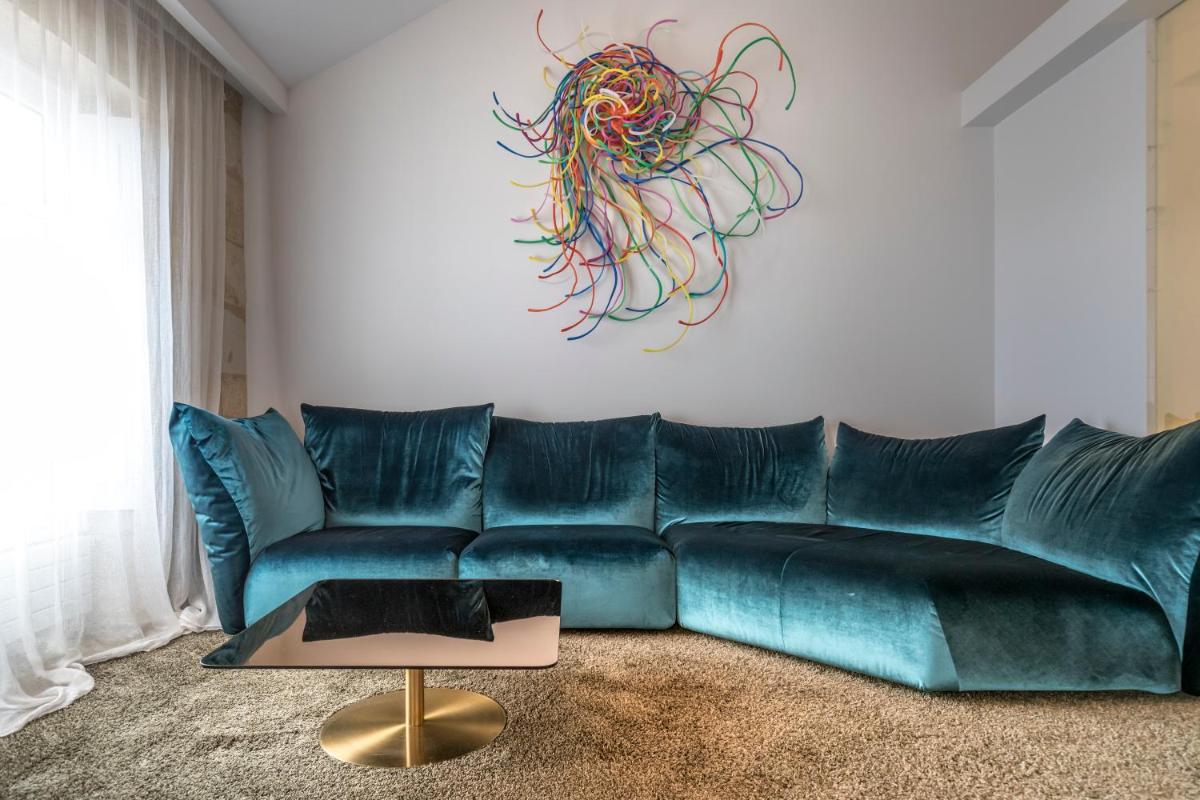 Coin salon dans l'établissement Yndo Hôtel