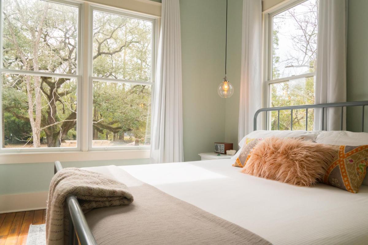 Abita Springs Hotel - Housity
