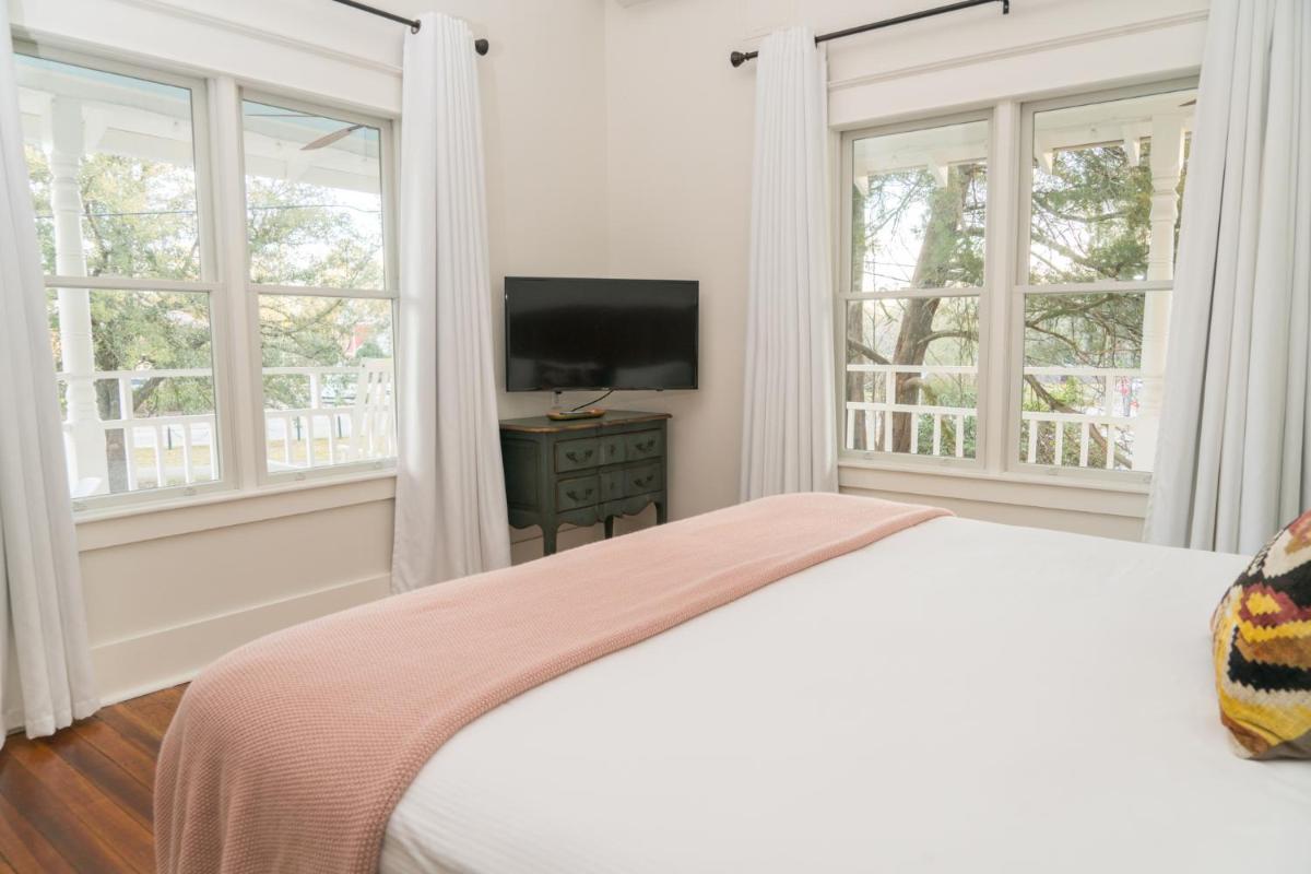 Abita Springs Hotel - Housity