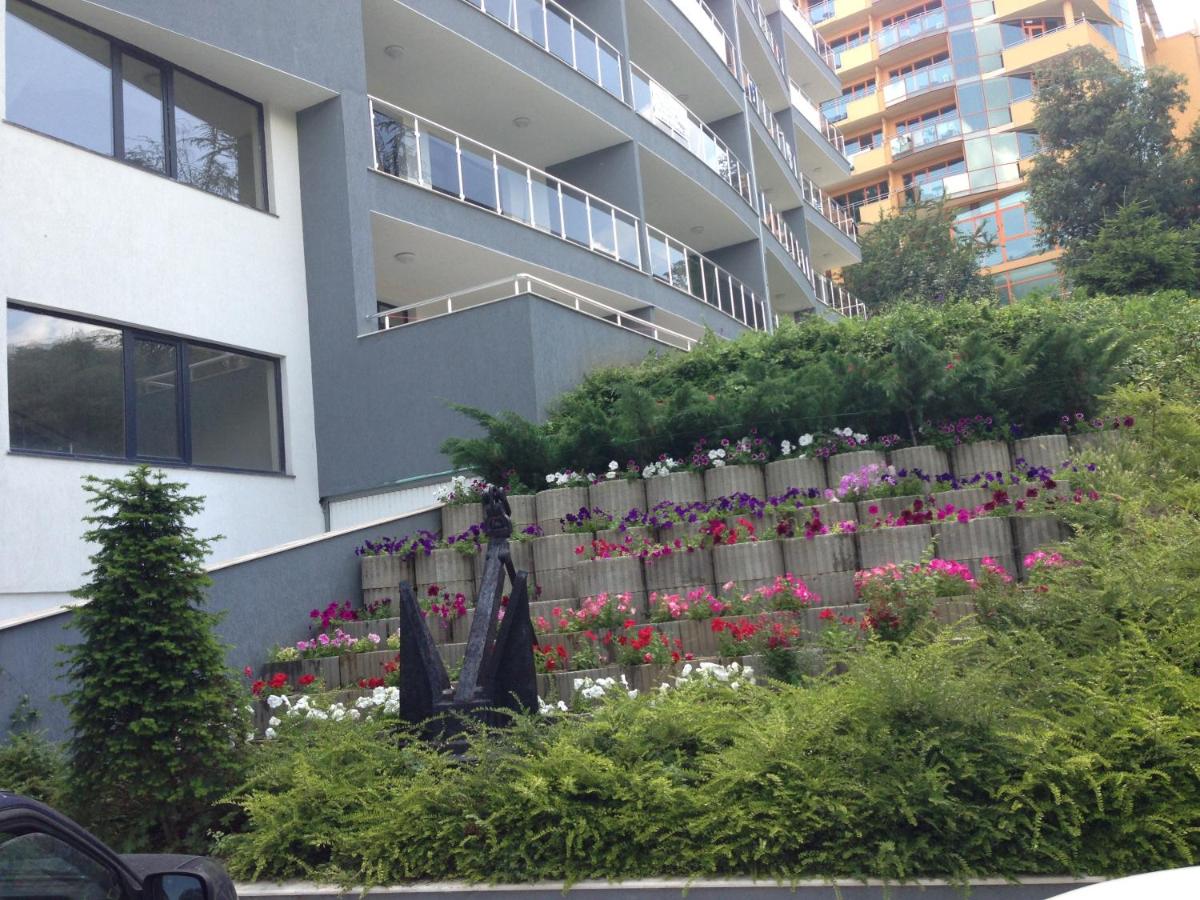 Dilov Apartments in Yalta Golden Sands - Housity