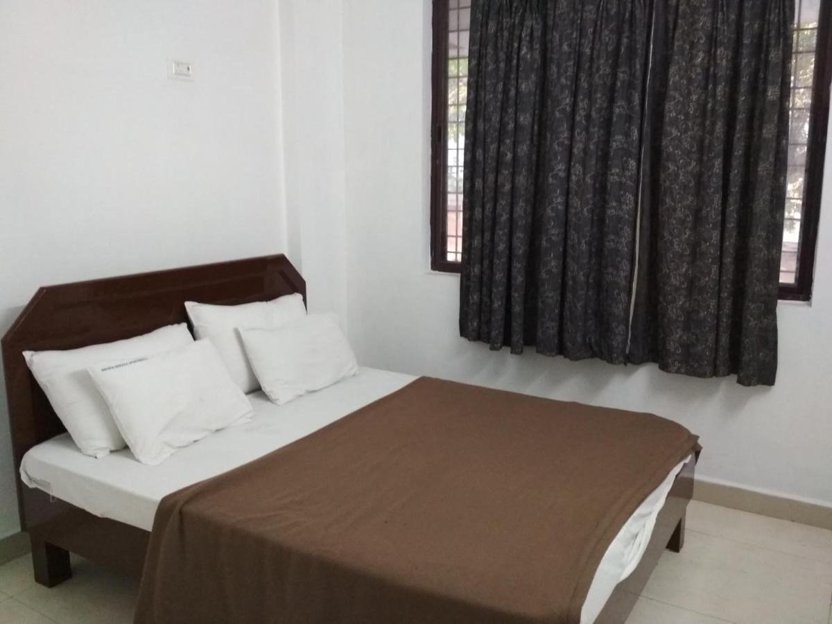 Haritha Apartments, Helpful Staff, Near Bus & Railway Station, Geyser, TV, Best priced Family-Only Apartments in Tirupati, Big Families, Groups Welcome - Housity