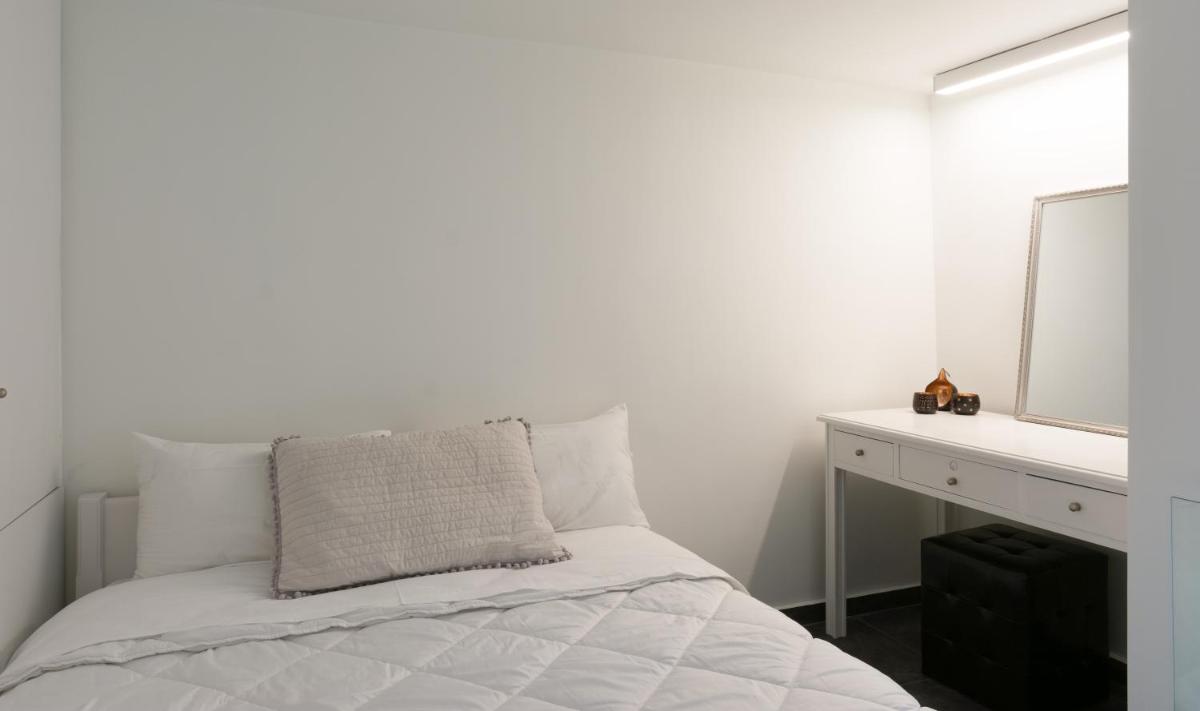Luxury Studio Apartment in the City Center - Housity