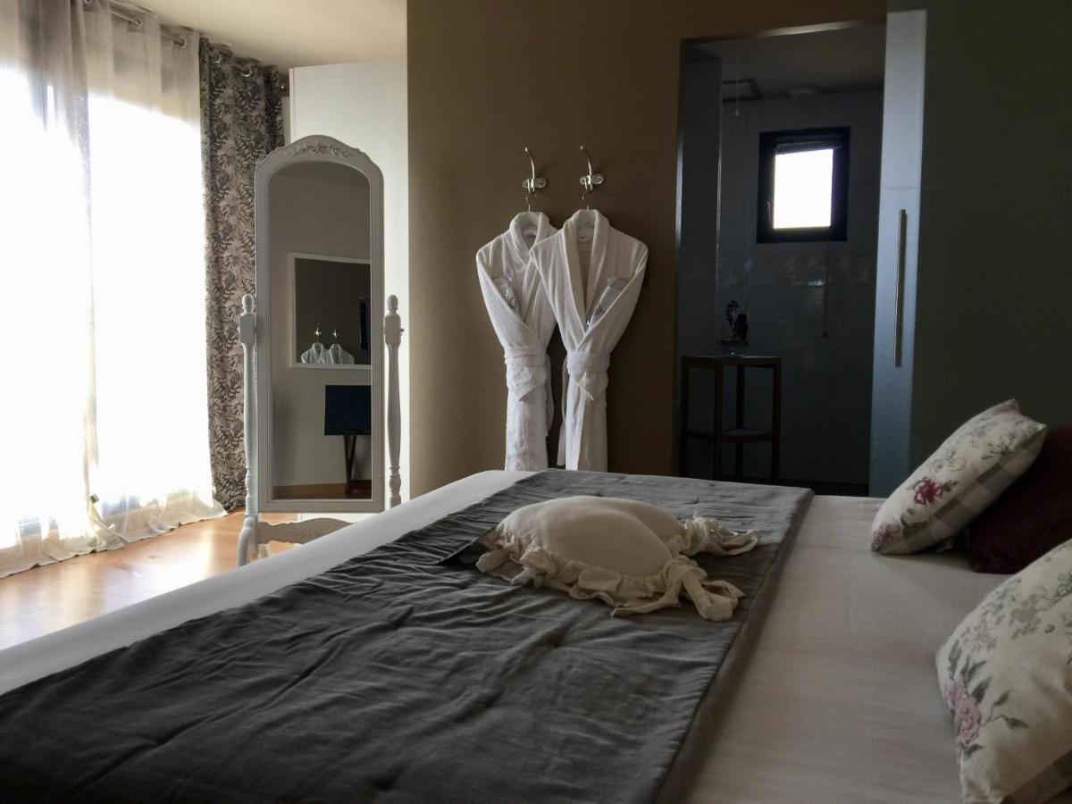 Un ou plusieurs lits dans un hébergement de l'établissement Domaine de Chalvêches Hôtel SPA 4*
