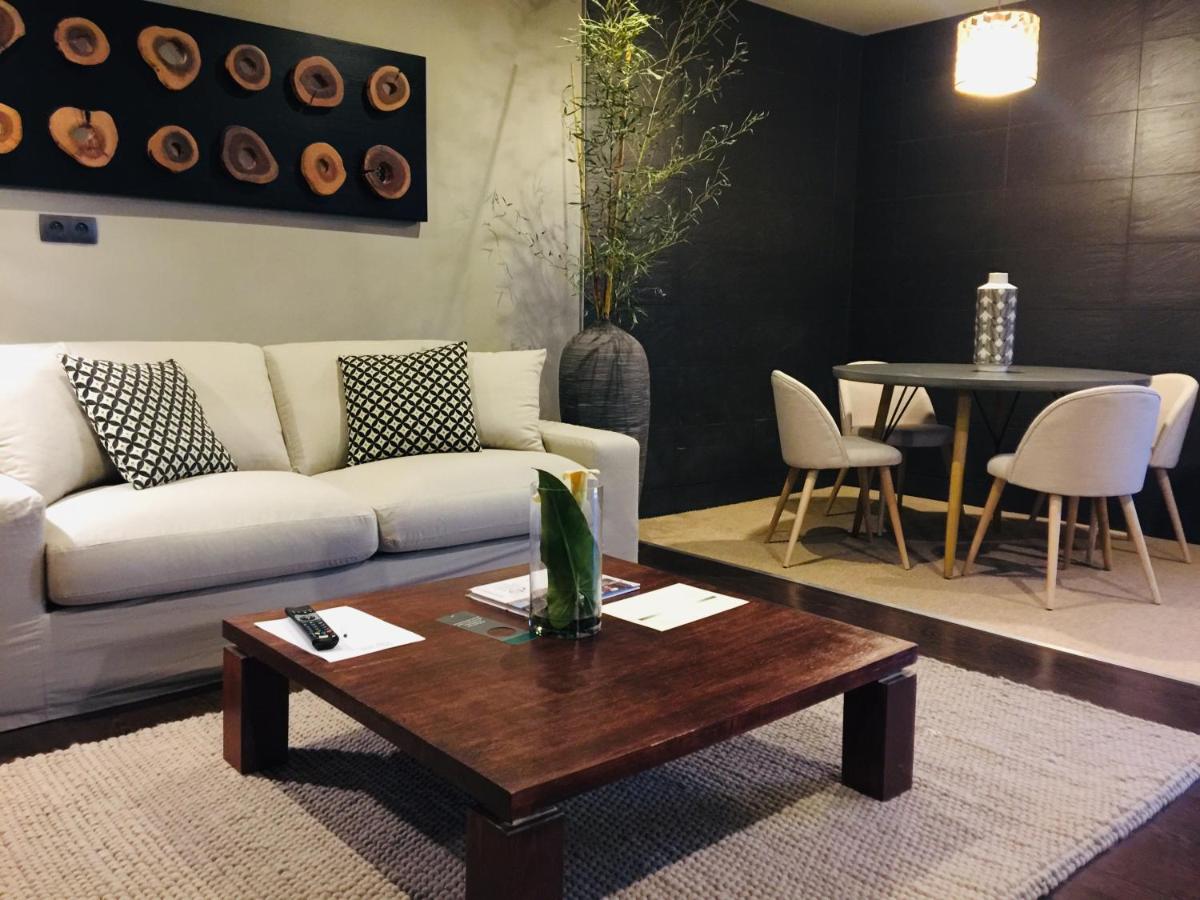 Coin salon dans l'établissement Domaine de Chalvêches Hôtel SPA 4*