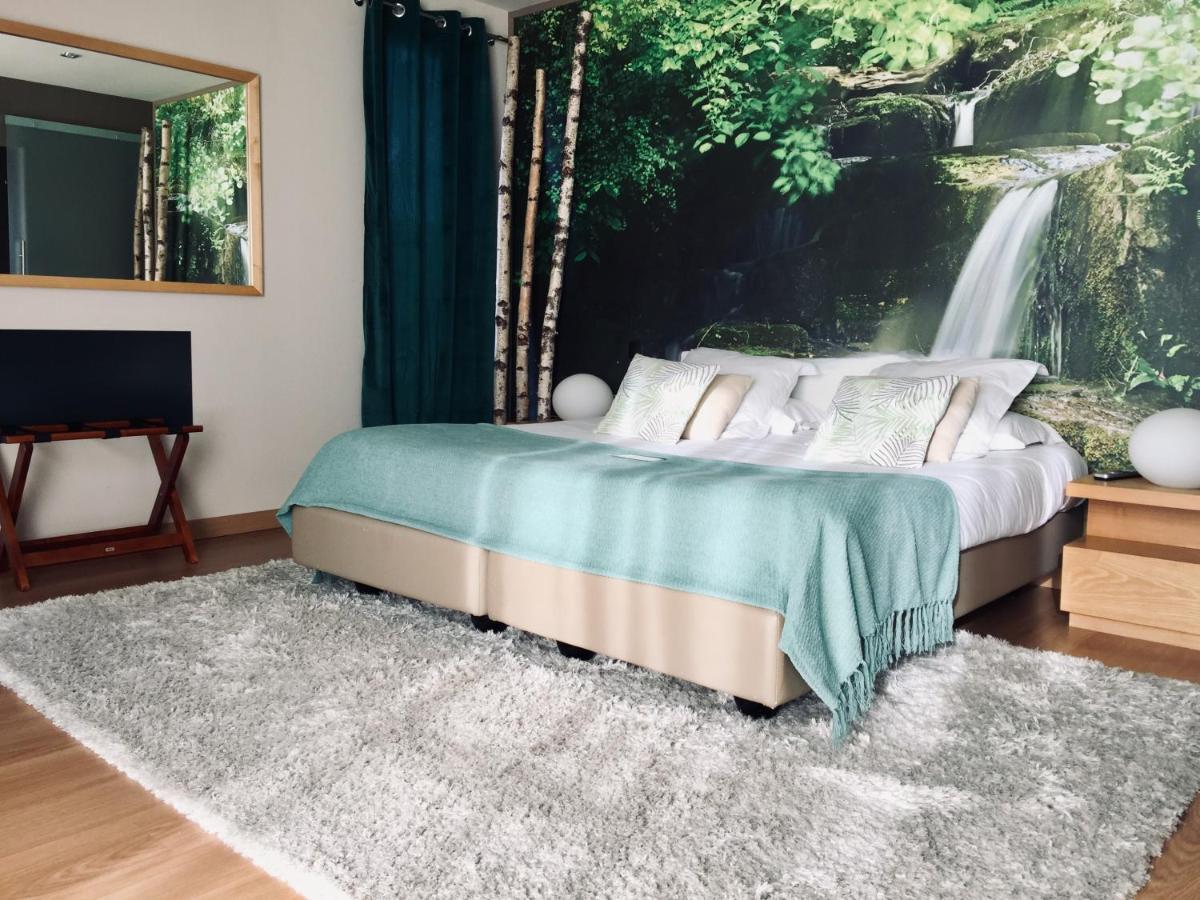 Un ou plusieurs lits dans un hébergement de l'établissement Domaine de Chalvêches Hôtel SPA 4*