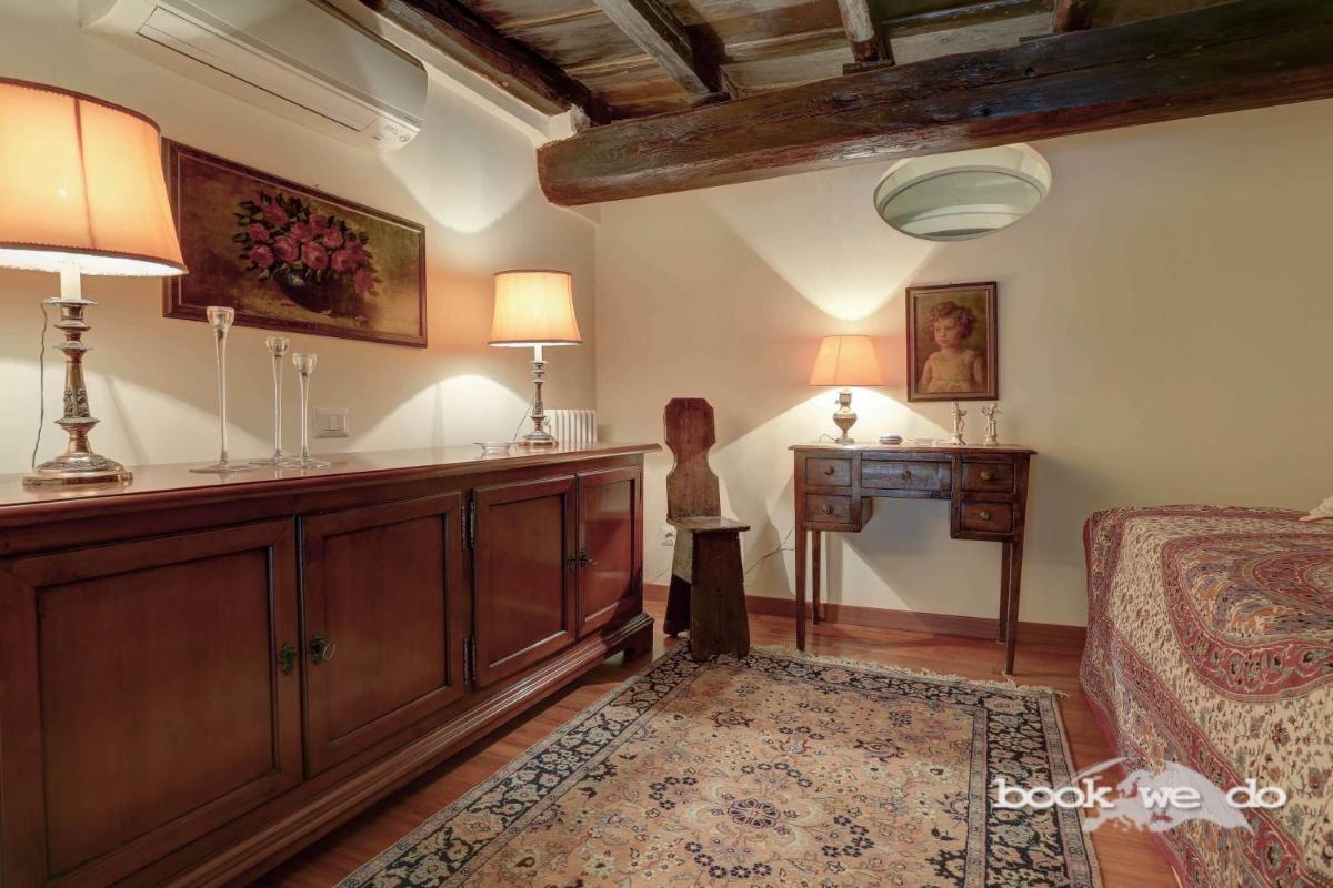 Trastevere - La Scala Bookwedo - Housity