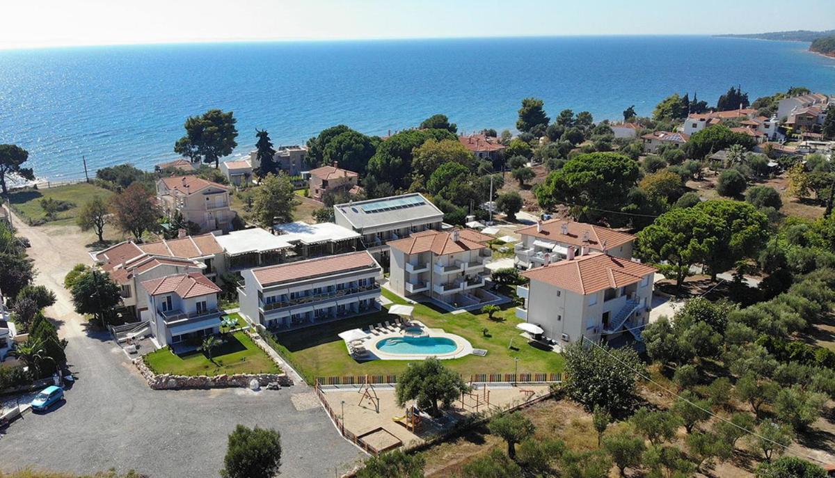 Finikas Garden Beach Resort Nikiti - Housity