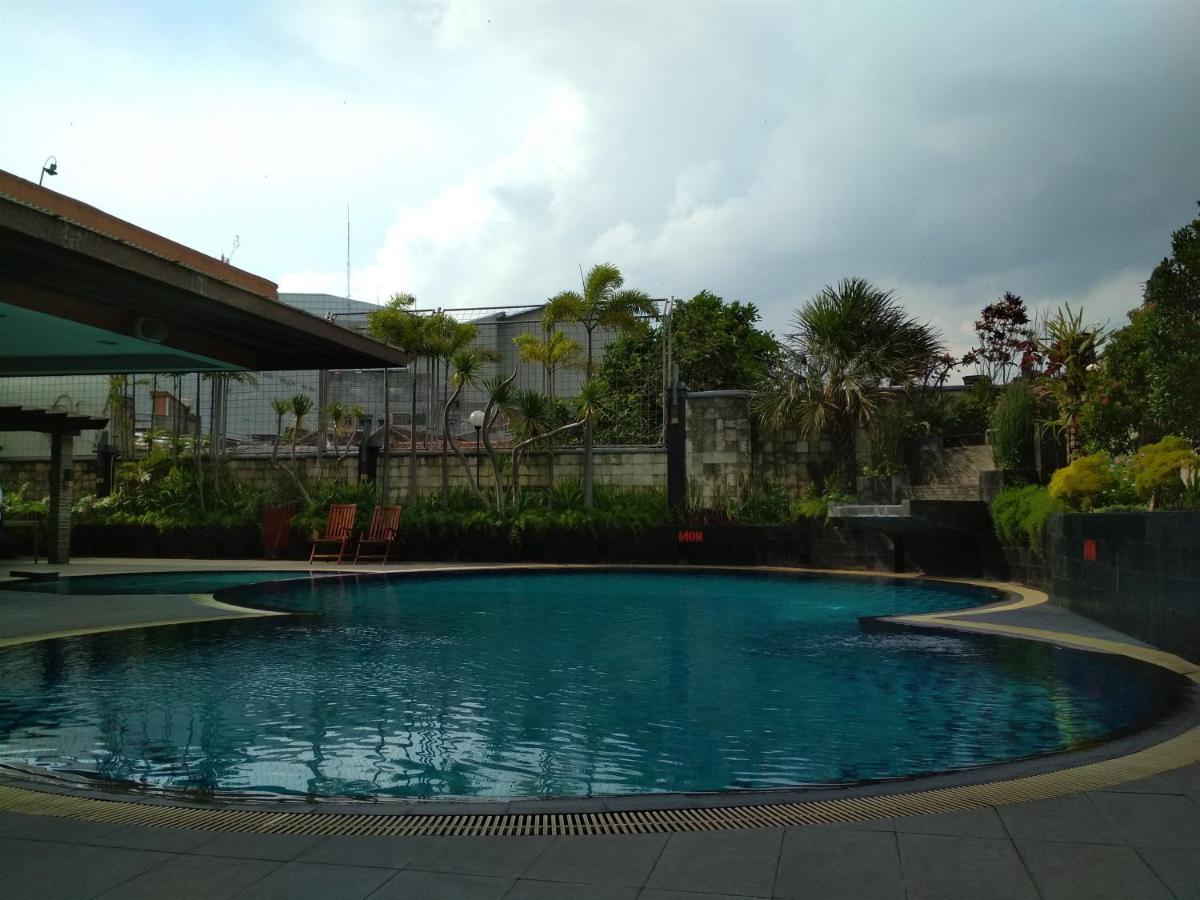 Antique 3BR at Grand Setiabudi Apartment By Travelio - Housity