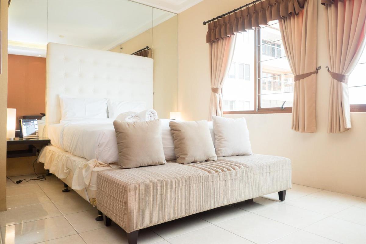 Antique 3BR at Grand Setiabudi Apartment By Travelio - Housity