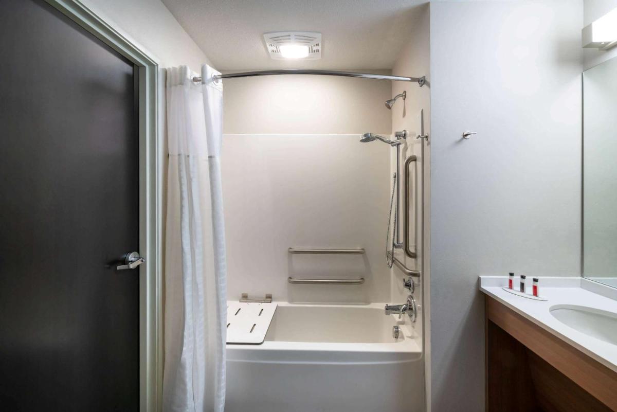 Microtel Inn & Suites by Wyndham Carlisle - Housity