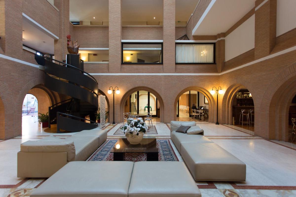 Hostellerie Du Cheval Blanc - Housity