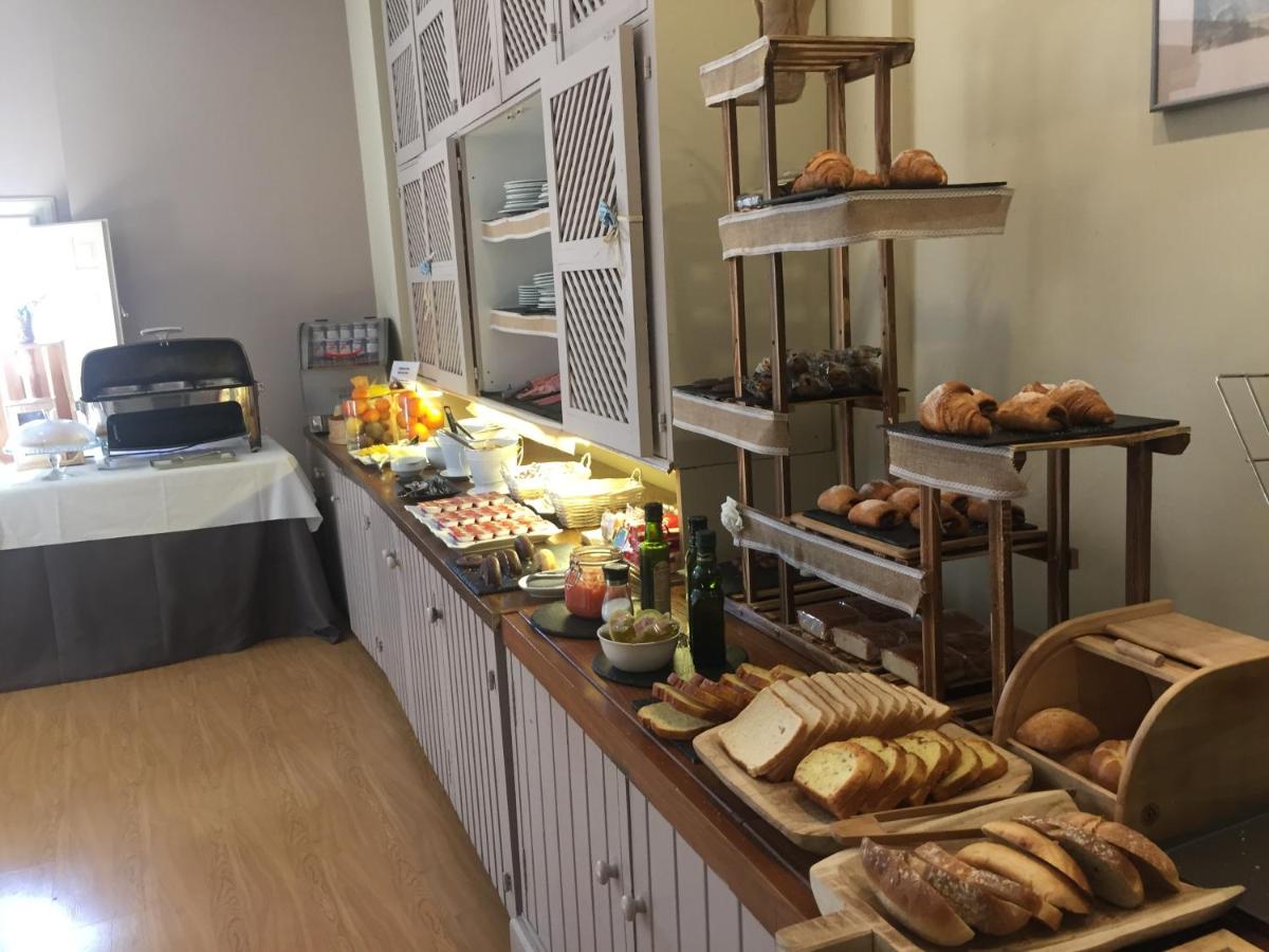 Comida en o cerca de este hotel