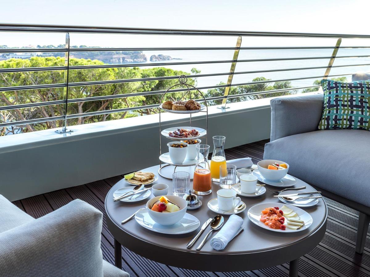 Comida en o cerca de este hotel