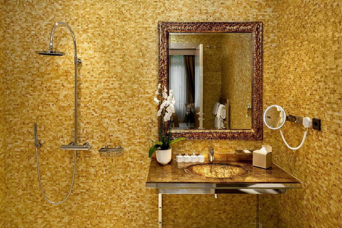 Un baño de Alàbriga Hotel GL
