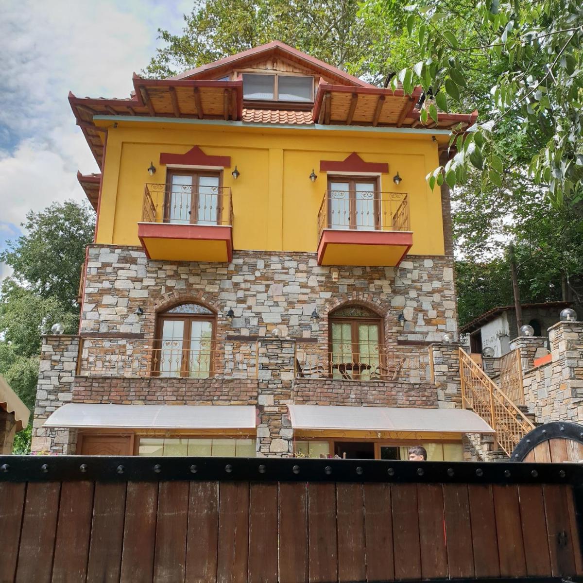 Santa Marina Guesthouse - Housity