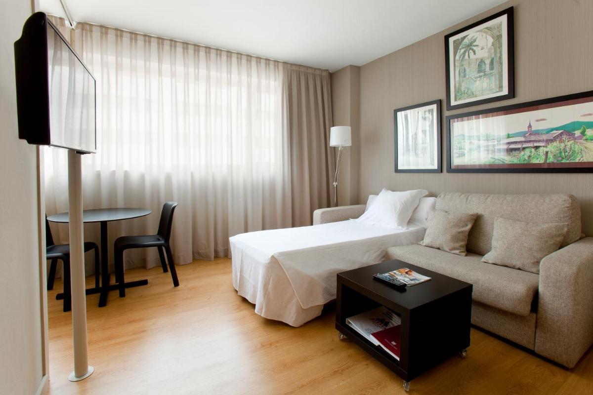 Aparthotel Atenea Barcelona - Housity