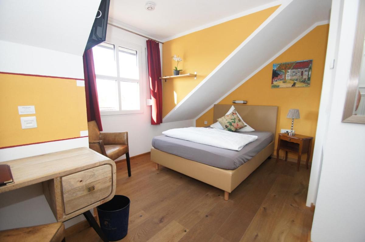 UNO Hotel Chapeau Noir - Free Parking - Housity