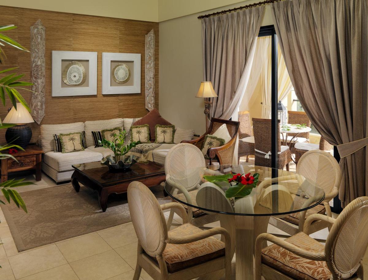 Zona de estar de Royal Garden Villas, Luxury Hotel