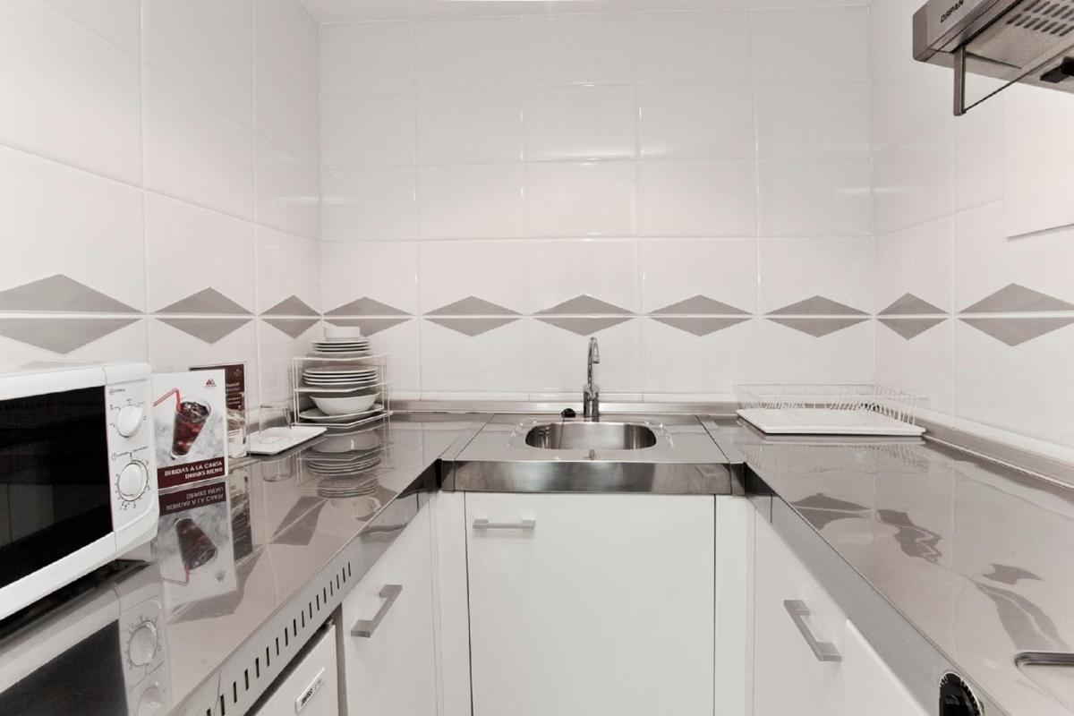 Aparthotel Atenea Barcelona - Housity
